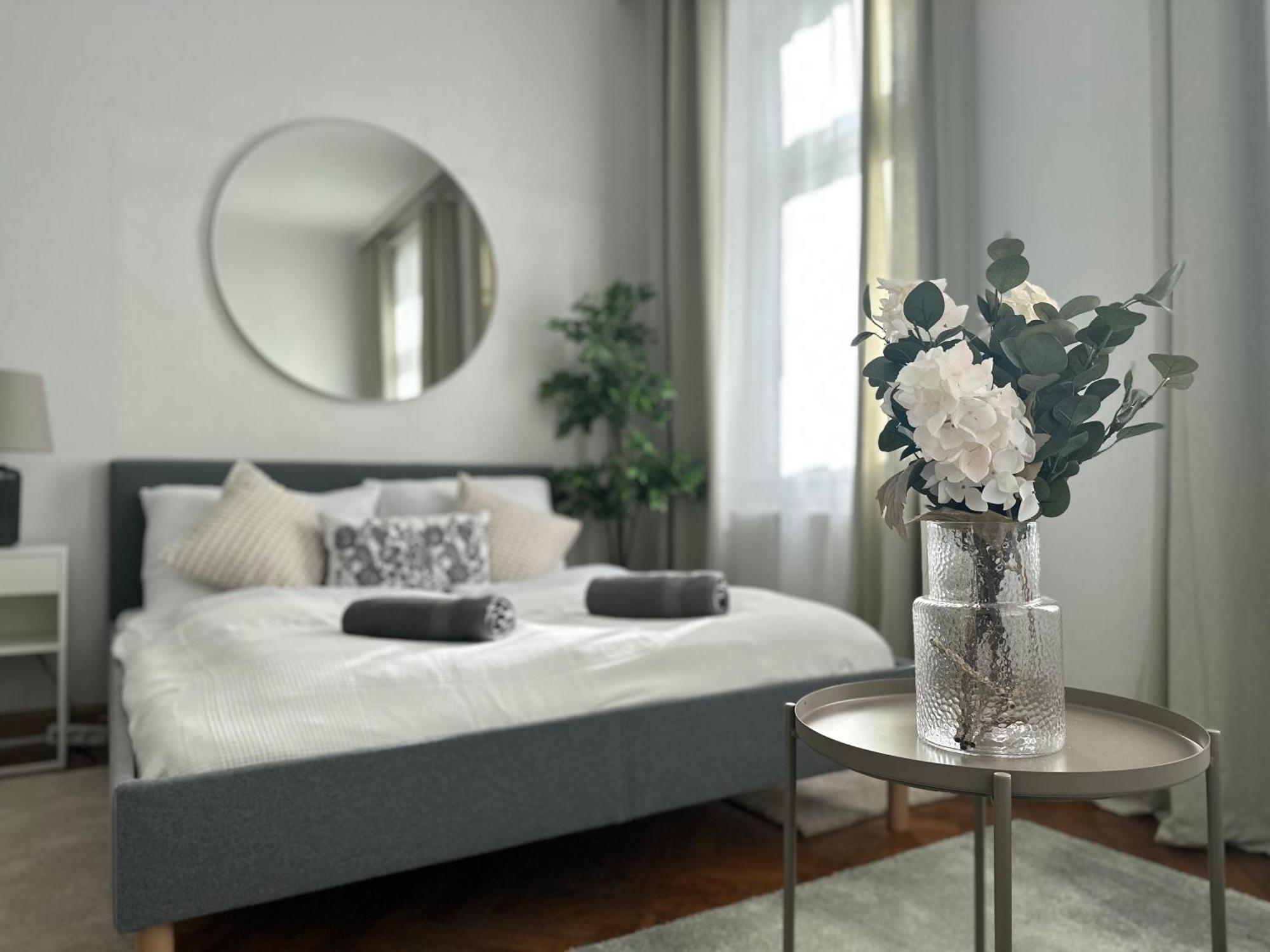 Spacious Apartment, 3 Min To U1 Reumannplatz Вена Экстерьер фото